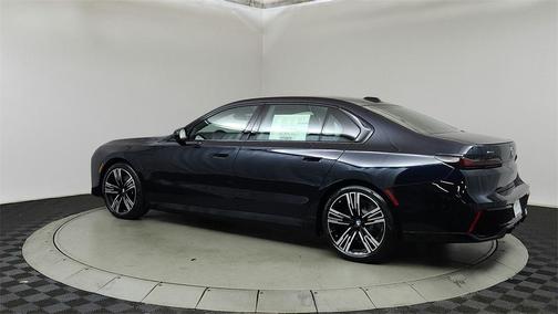 2025 BMW 750e xDrive
