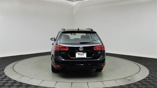 2016 Volkswagen Golf SportWagen S