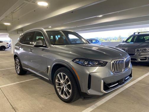 Gray Metallic 2024 BMW X5 xDrive40i
