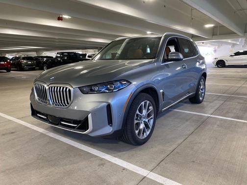 Gray Metallic 2024 BMW X5 xDrive40i