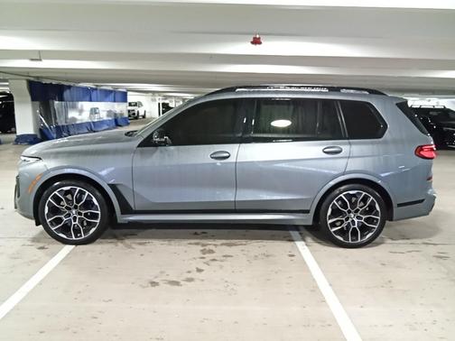 2023 BMW X7 M60i