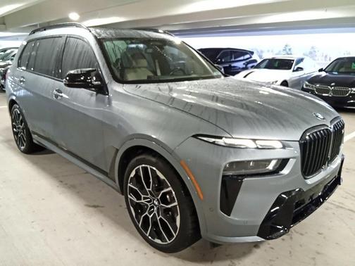 2023 BMW X7 M60i