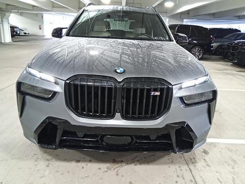 2023 BMW X7 M60i