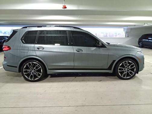 2023 BMW X7 M60i