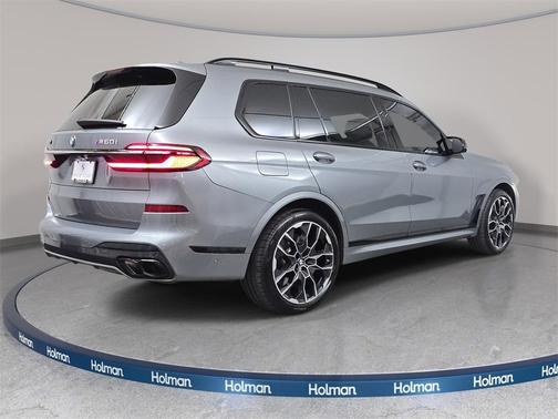 2023 BMW X7 M60i