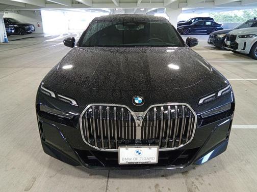 Black Sapphire Metallic 2024 BMW 740 i