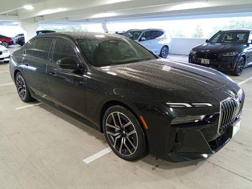 Black Sapphire Metallic 2024 BMW 740 i