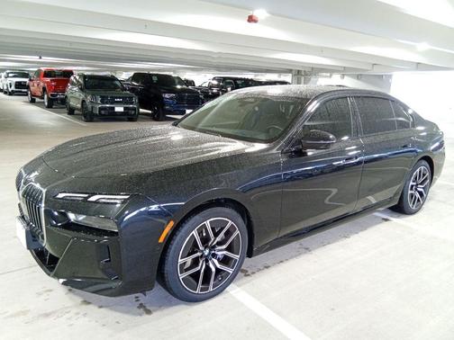 Black Sapphire Metallic 2024 BMW 740 i