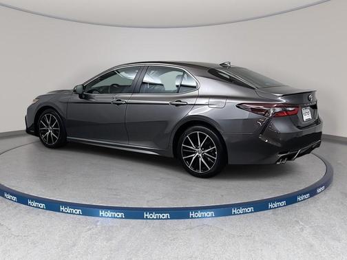 2022 Toyota Camry Hybrid SE