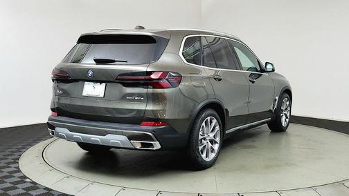 Manhattan Green Metallic 2026 BMW X5 PHEV xDrive50e