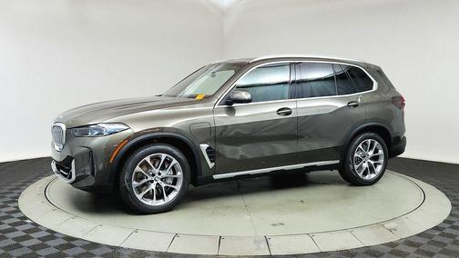 Manhattan Green Metallic 2026 BMW X5 PHEV xDrive50e