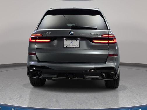 Gray Metallic 2026 BMW X7 xDrive40i