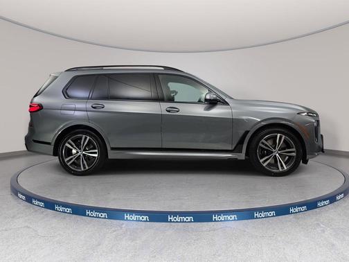 Gray Metallic 2026 BMW X7 xDrive40i