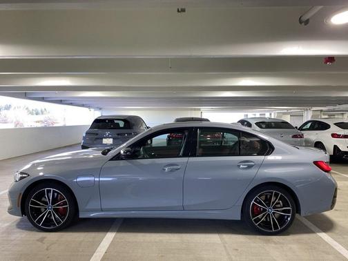 2024 BMW 330e xDrive