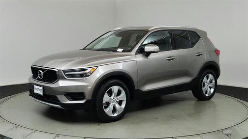 2022 Volvo XC40 T4 Momentum