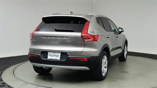 2022 Volvo XC40 T4 Momentum