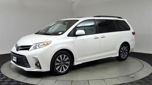 2020 Toyota Sienna XLE