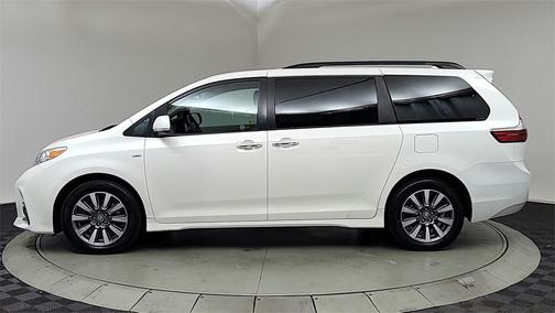 2020 Toyota Sienna XLE
