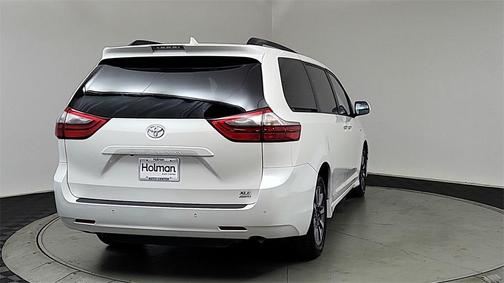 2020 Toyota Sienna XLE