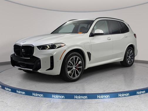 Mineral White Metallic 2026 BMW X5 PHEV xDrive50e