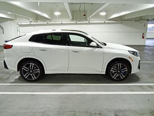 2025 BMW X2 xDrive28i