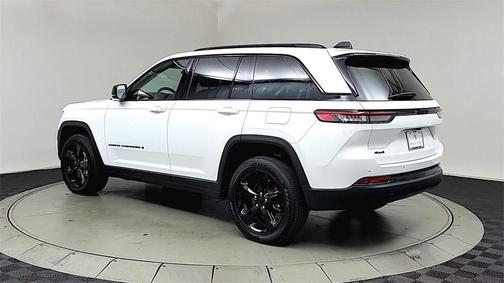 2022 Jeep Grand Cherokee Altitude
