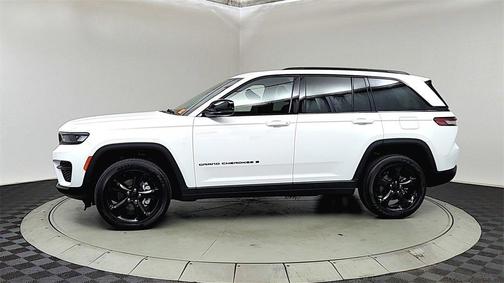 2022 Jeep Grand Cherokee Altitude