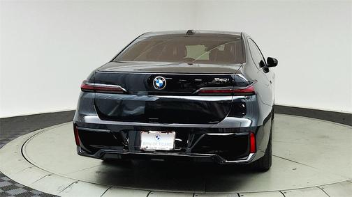 2023 BMW 740 i