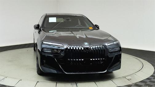 2023 BMW 740 i
