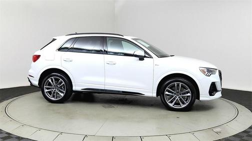 2024 Audi Q3 45 S line Premium