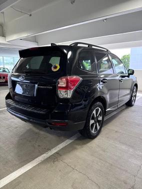 Crystal Black Silica 2017 Subaru Forester 2.5i Premium