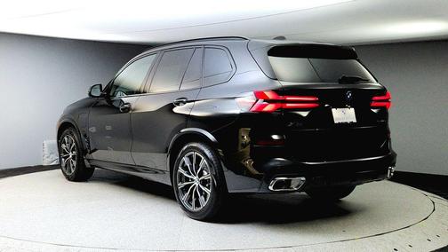 Black Sapphire Metallic 2026 BMW X5 PHEV xDrive50e