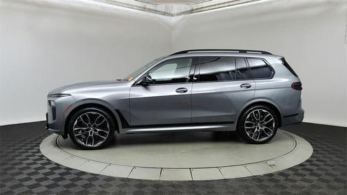 2025 BMW X7 M60i