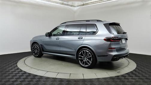 2025 BMW X7 M60i