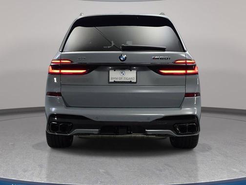 Gray Metallic 2026 BMW X7 M60i