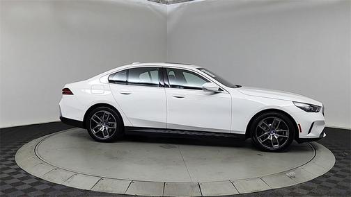 2025 BMW i5 xDrive40