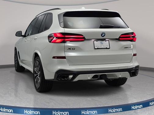 Mineral White Metallic 2026 BMW X5 PHEV xDrive50e