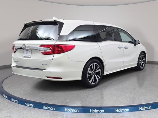 White Diamond Pearl 2019 Honda Odyssey Elite
