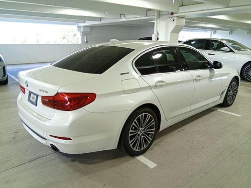 White Metallic 2019 BMW 530e xDrive iPerformance