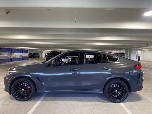 Gray Metallic 2022 BMW X6 M50i
