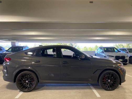 Gray Metallic 2022 BMW X6 M50i