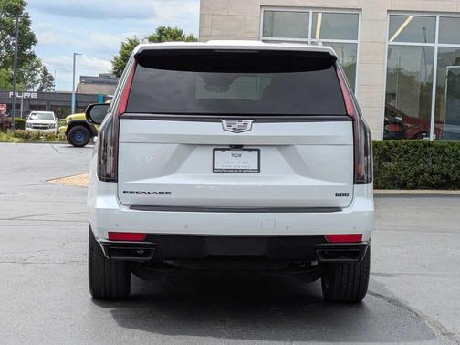 2023 Cadillac Escalade Sport