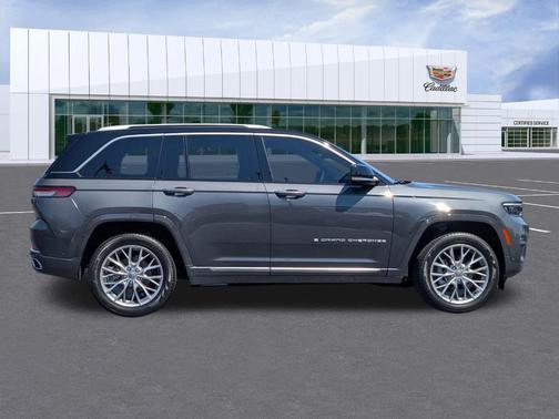 2022 Jeep Grand Cherokee Summit