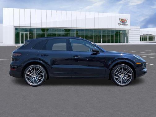 Moonlight Blue Metallic 2019 Porsche Cayenne S