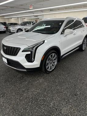Crystal White Tri-Coat 2022 Cadillac XT4 Premium Luxury