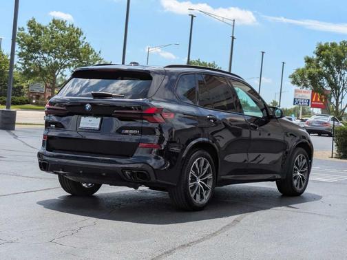 2024 BMW X5 M60i