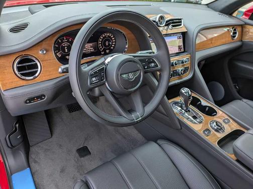 2024 Bentley Bentayga V8