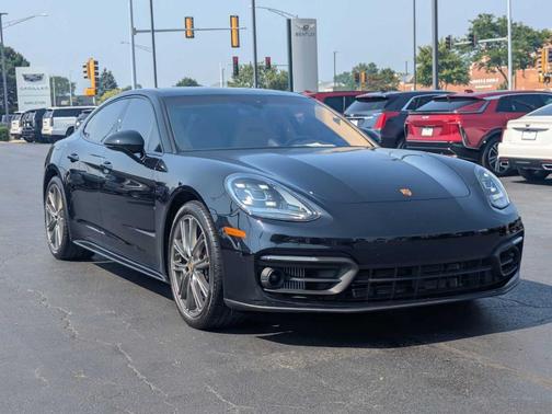 2023 Porsche Panamera 4
