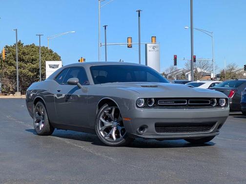 2017 Dodge Challenger SXT