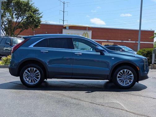 2024 Cadillac XT4 Premium Luxury